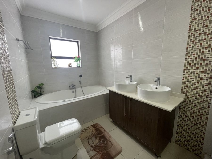 4 Bedroom Property for Sale in Heuwelsig Free State